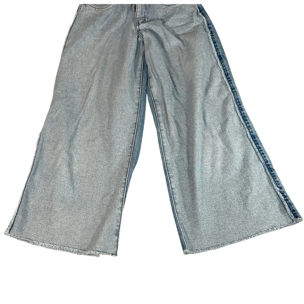Levi's 94 Baggy Wide Leg Jeans Light Wash Denim Cropped Raw Hem Size 10  Reg